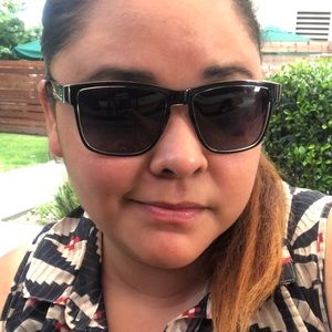 Meet your Posher, Crystal
